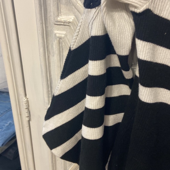 Romantic Embroidered off the shoulder sweater - Picture 4 of 8